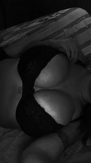 belonly / belmakesmusic nude photo #0059