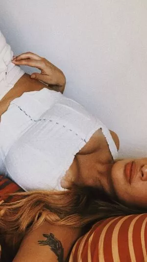 belonly / belmakesmusic nude photo #0126