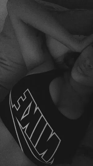 belonly / belmakesmusic nude photo #0135