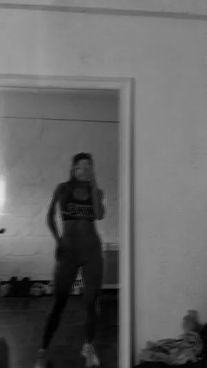 belonly / belmakesmusic nude photo #0146