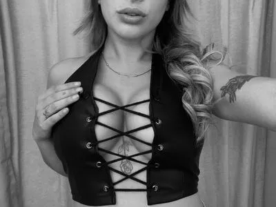 belonly / belmakesmusic nude photo #0156