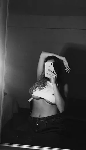 belonly / belmakesmusic nude photo #0168