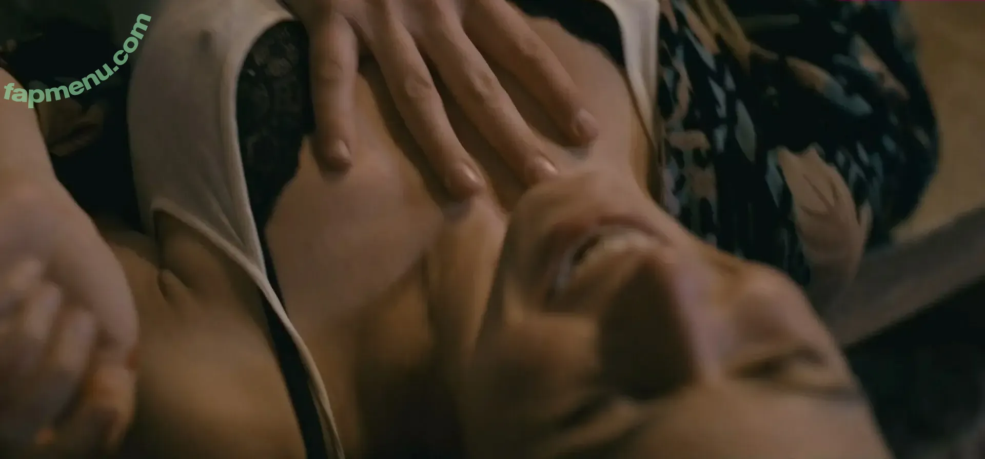Beren Saat nude photo #0003 (Beren Saat)