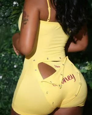 Bernice Burgos / berniceburgos / realberniceburgos nude photo #0172