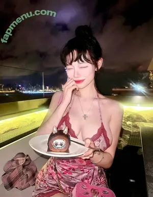 Berry / berry_is_blooming nude photo #0977