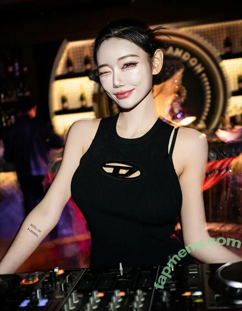 Berry nude photo #1014 (berry_is_blooming)