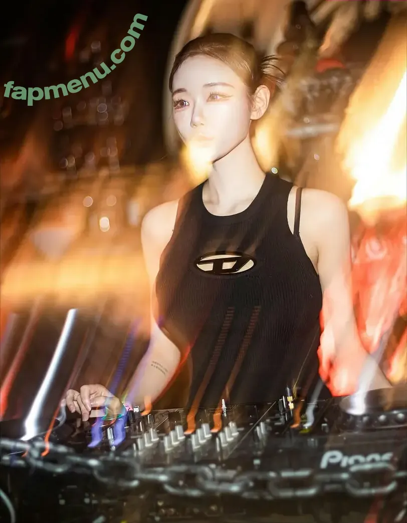 Berry nude photo #1017 (berry_is_blooming)