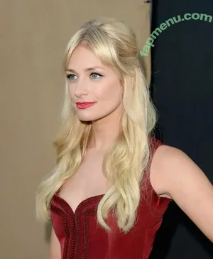 Beth Behrs / bethbehrs nude photo #0188