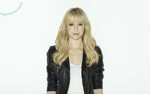 Beth Riesgraf / bethriesgraf nude photo #0018