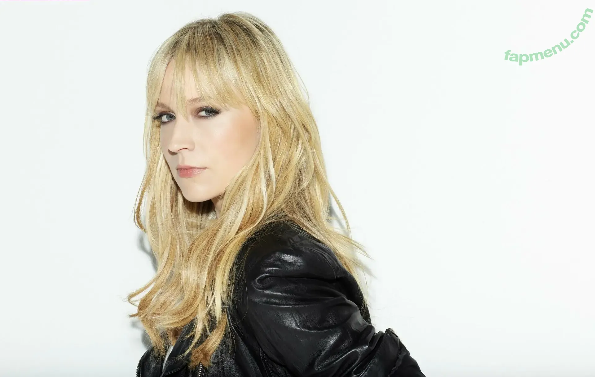 Beth Riesgraf nude photo #0015 (bethriesgraf)