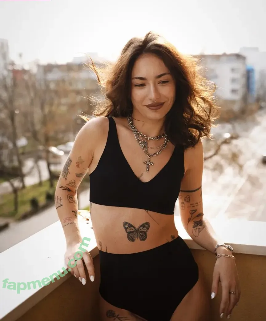 Beth.sal nude photo #0030 (Betka Saloňová / bethastley)