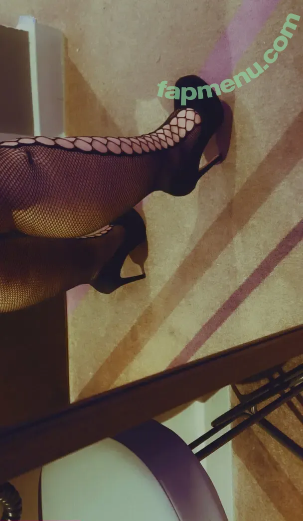 bethcloverr nude photo #0006 (elizabethclor)