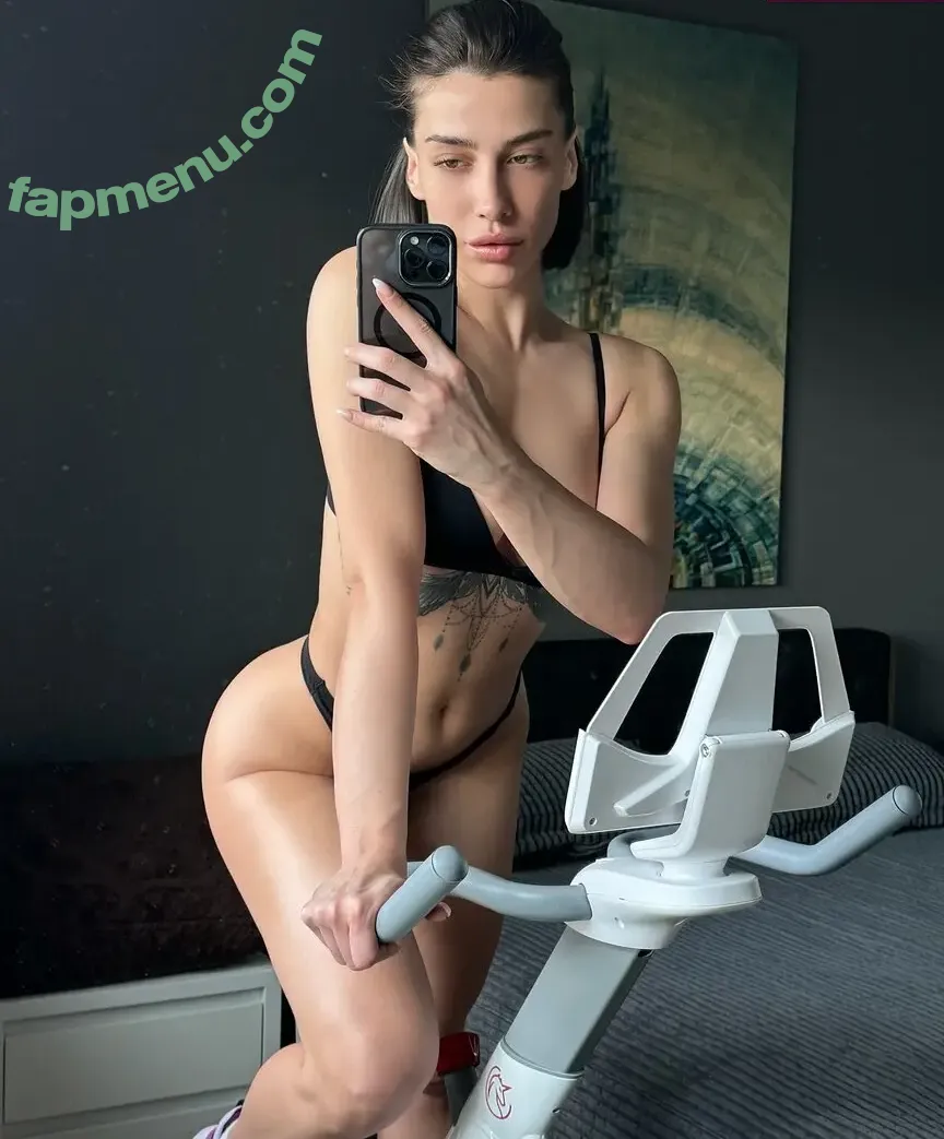 Betül Babacan nude photo #0001 (Betül Babacan)