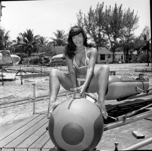 Bettie Page / bettie.page.xo / bettiepage nude photo #0223