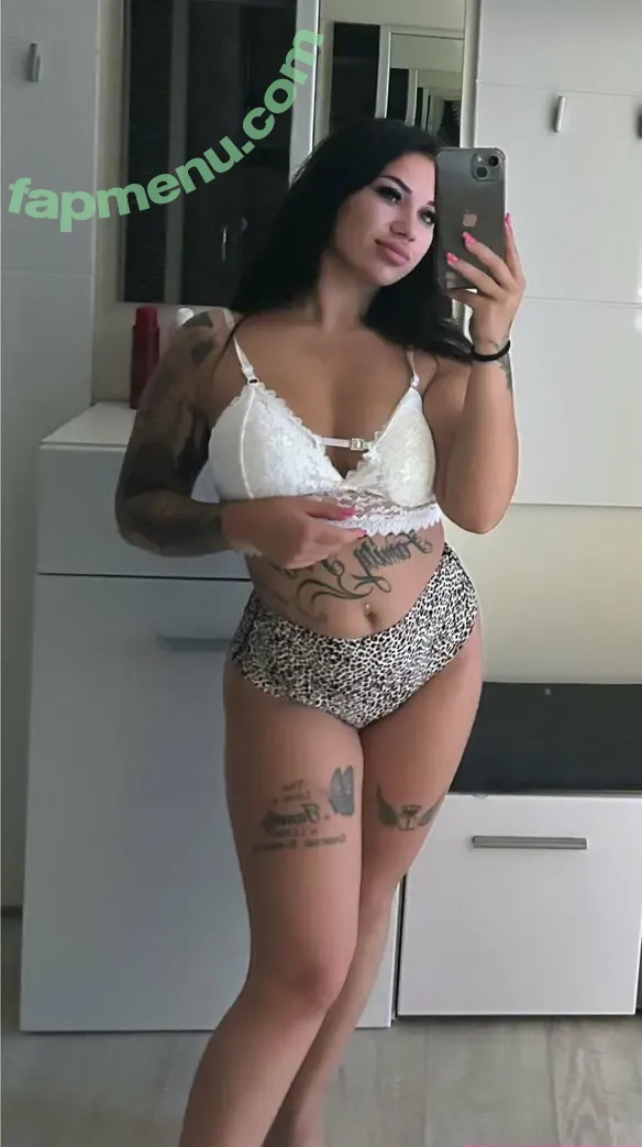 betty.lazar nude photo #0036 (betty__bl)