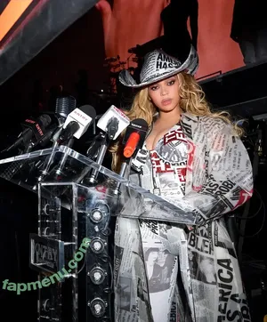 Beyonce / beyoncenavago nude photo #1377