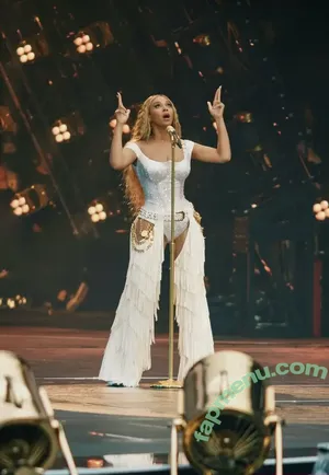 Beyonce / beyoncenavago nude photo #1399