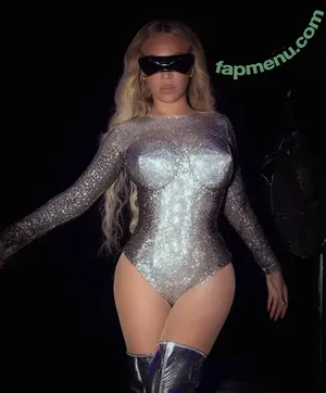 Beyonce / beyoncenavago nude photo #1402