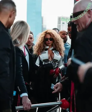 Beyonce / beyoncenavago nude photo #1596