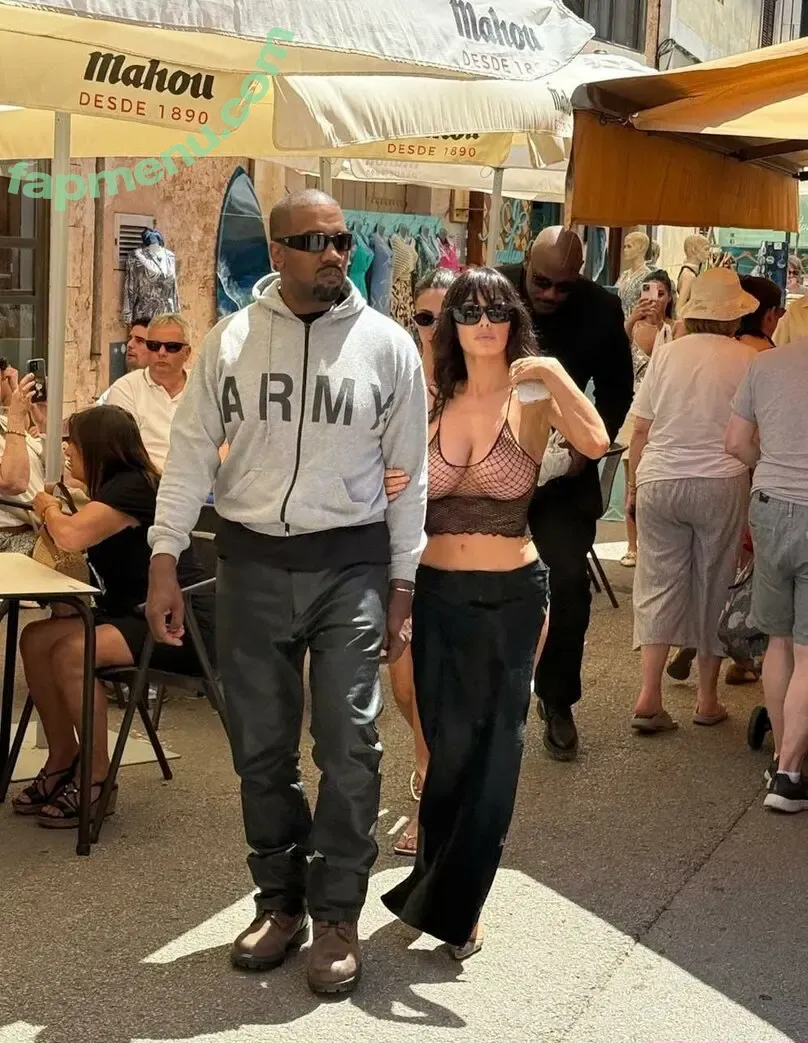 Bianca Censori nude photo #1954 (bianca.censori_official)