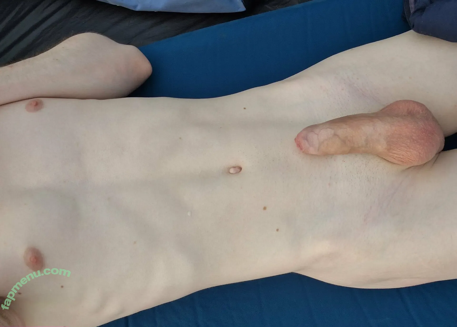 bicuriousboi99 nude photo #0003 (bicuriousbandofficial)