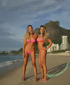 Bie & Branca Feres / Gêmeas do Nado Sincronizado / biaebrancaferes nude photo #0065