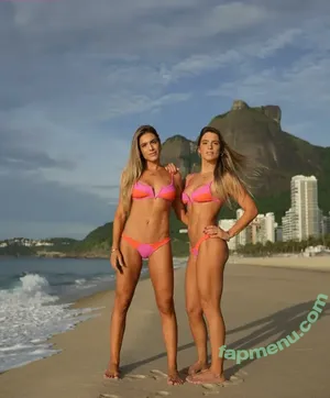 Bie & Branca Feres / Gêmeas do Nado Sincronizado / biaebrancaferes nude photo #0067