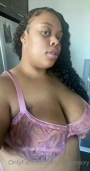 bigseeeeexxy / bigseeeeeexxy nude photo #0098