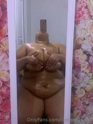 bigseeeeexxy / bigseeeeeexxy nude photo #0143