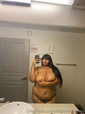 bigseeeeexxy / bigseeeeeexxy nude photo #0152