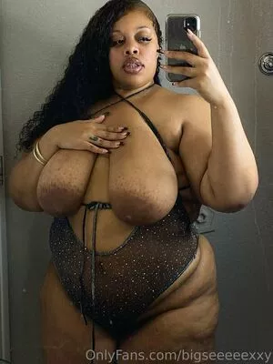 bigseeeeexxy / bigseeeeeexxy nude photo #0186