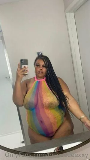 bigseeeeexxy / bigseeeeeexxy nude photo #0358