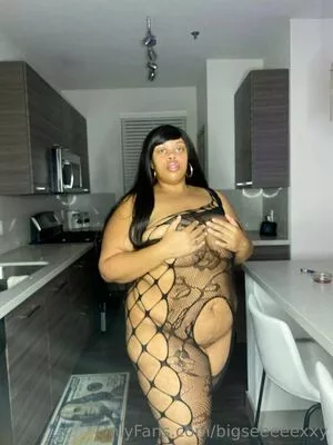 bigseeeeexxy / bigseeeeeexxy nude photo #0413