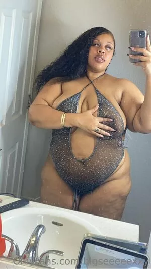 bigseeeeexxy / bigseeeeeexxy nude photo #0423