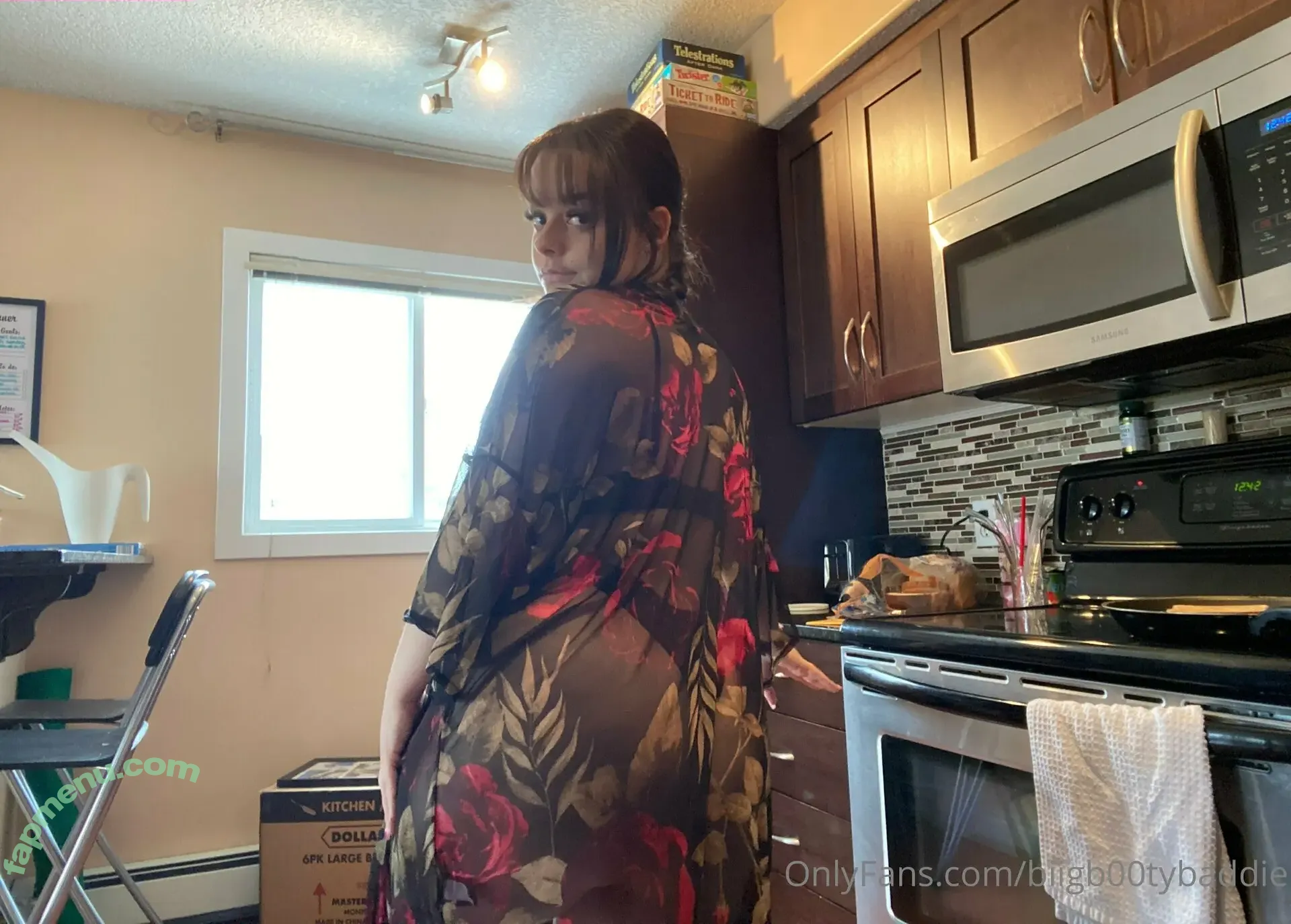 biigb00tybaddie nude photo #0032 (bigblydie)