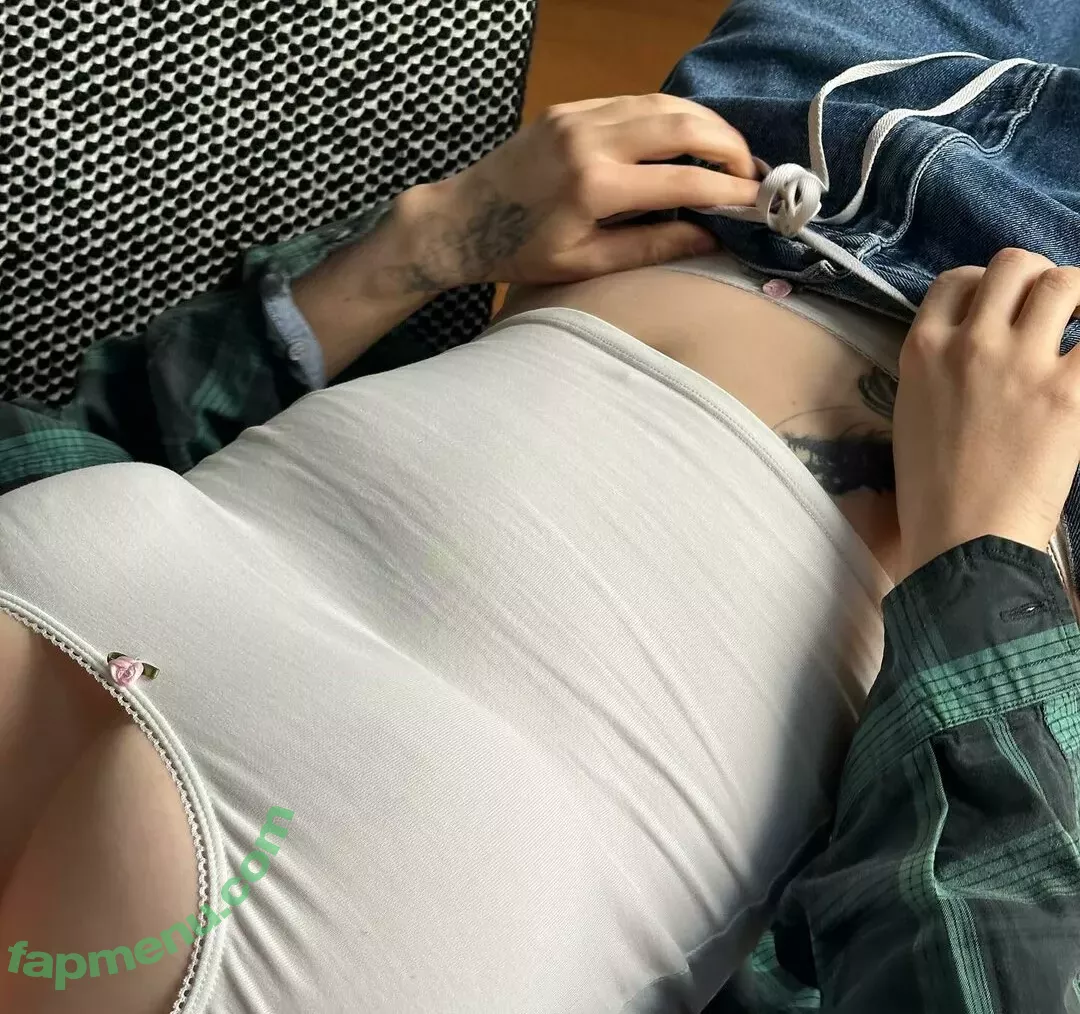 Billie Eilish nude photo #3053 (Fake / billieeilish)