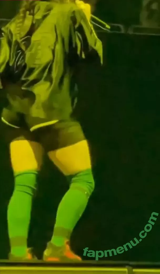 Billie Eilish nude photo #3443 (Fake / billeeilish / billieeilish)