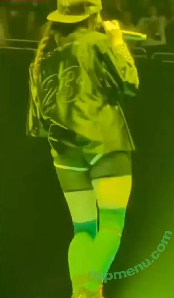 Billie Eilish nude photo #3445 (Fake / billeeilish / billieeilish)