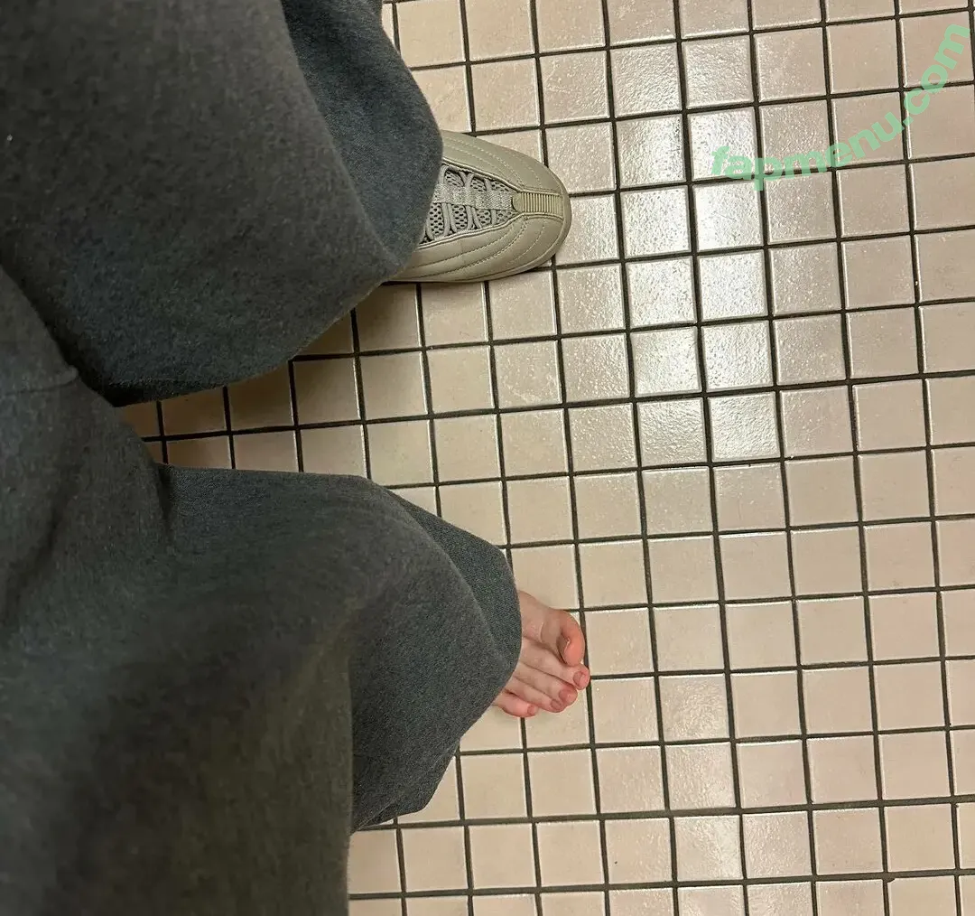 Billie Eilish nude photo #3860 (Fake / billeeilish / billieeilish)