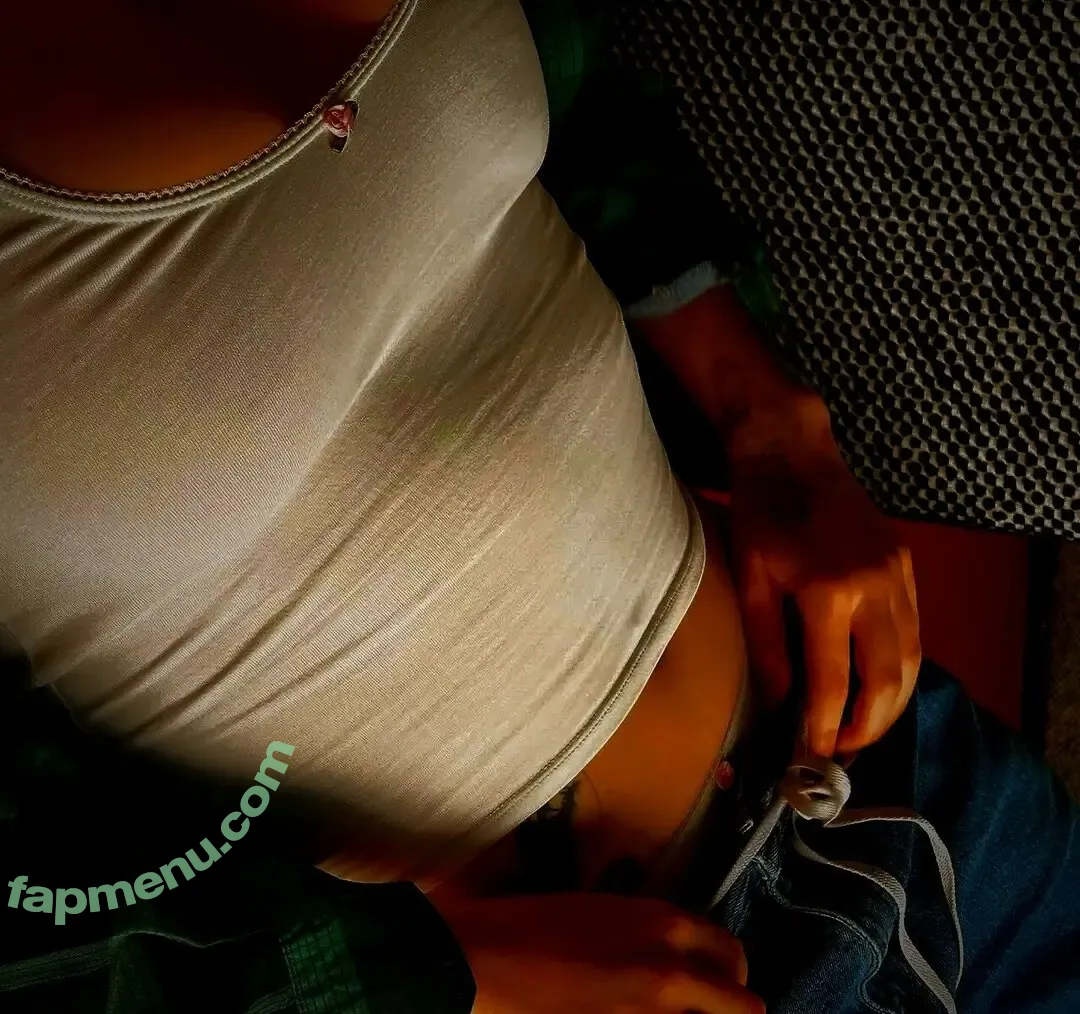 Billie Eilish nude photo #4186 (Fake / billeeilish / billieeilish)