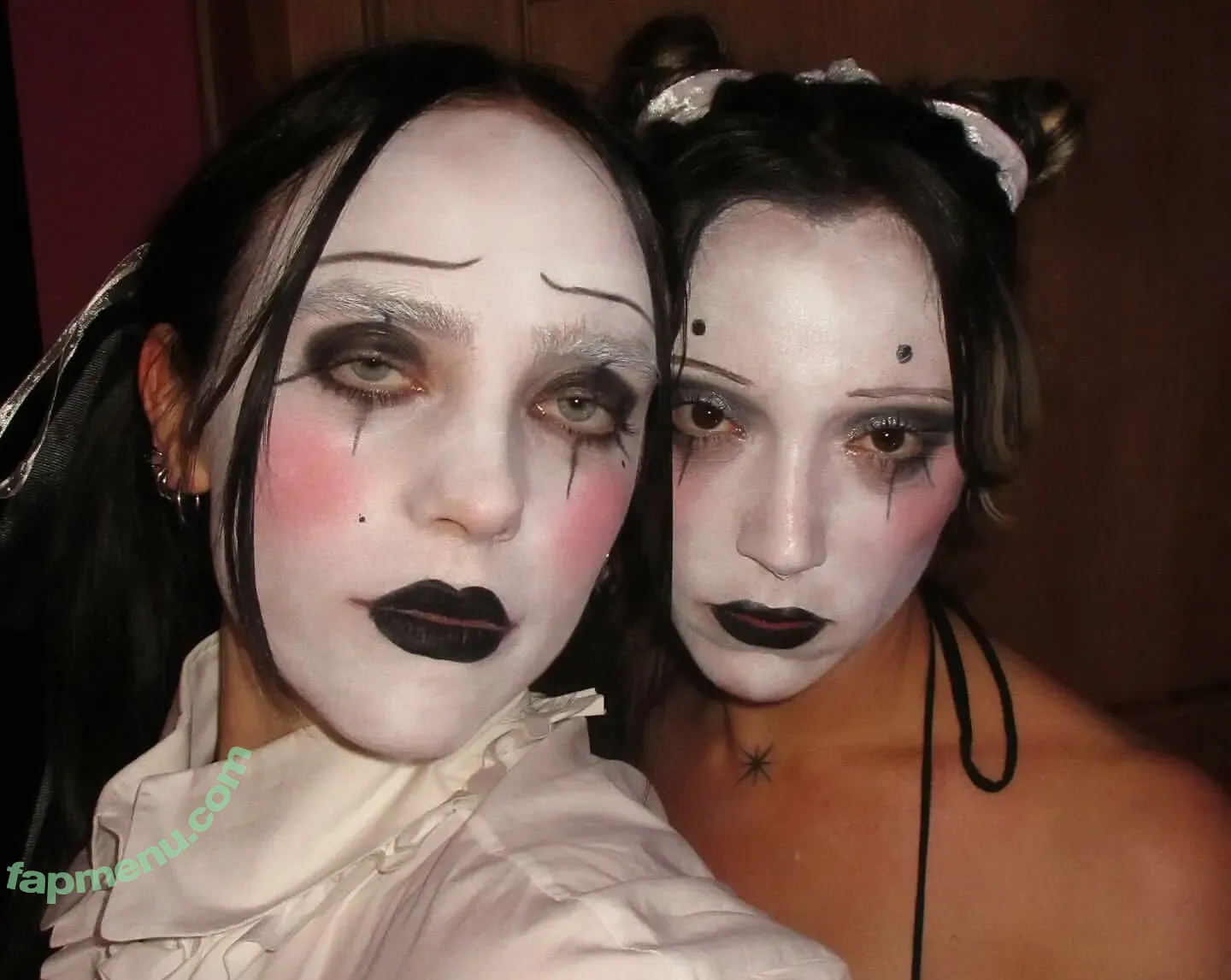 Billie Eilish nude photo #4326 (billieeilish)