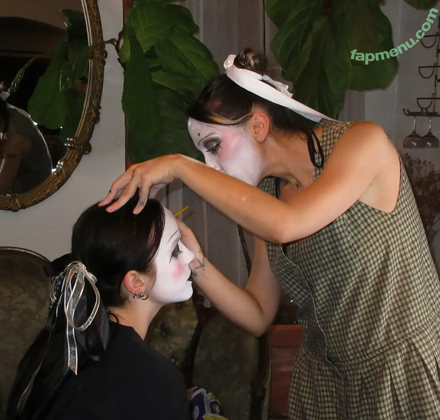 Billie Eilish nude photo #4333 (billieeilish)