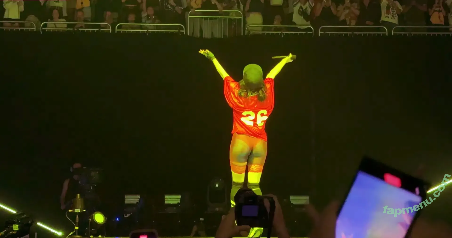 Billie Eilish nude photo #4515 (billeeilish / billieeilish)