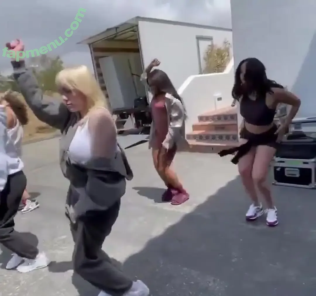 Billie Eilish nude photo #4540 (billeeilish / billieeilish)