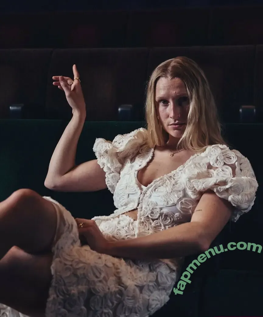 Billie Marten nude photo #0004 (billiemarten)