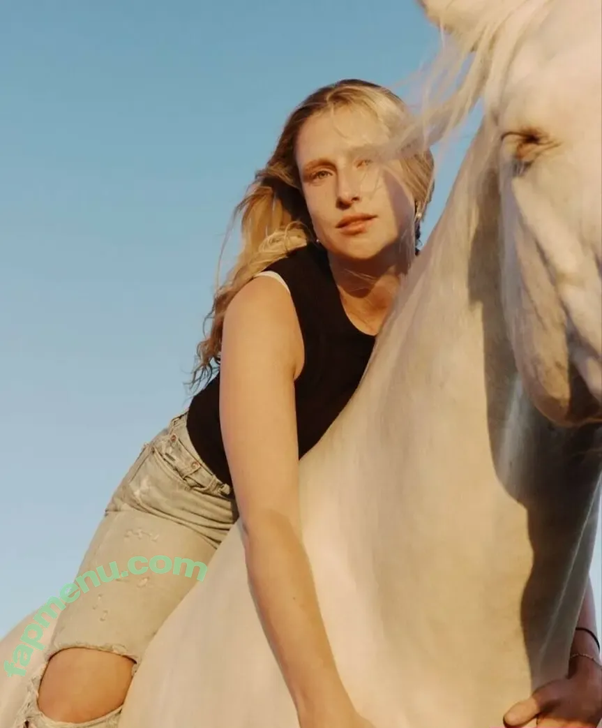 Billie Marten nude photo #0005 (billiemarten)