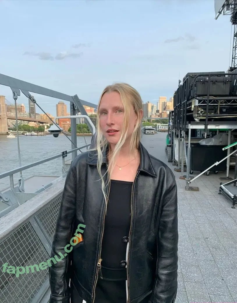 Billie Marten nude photo #0008 (billiemarten)