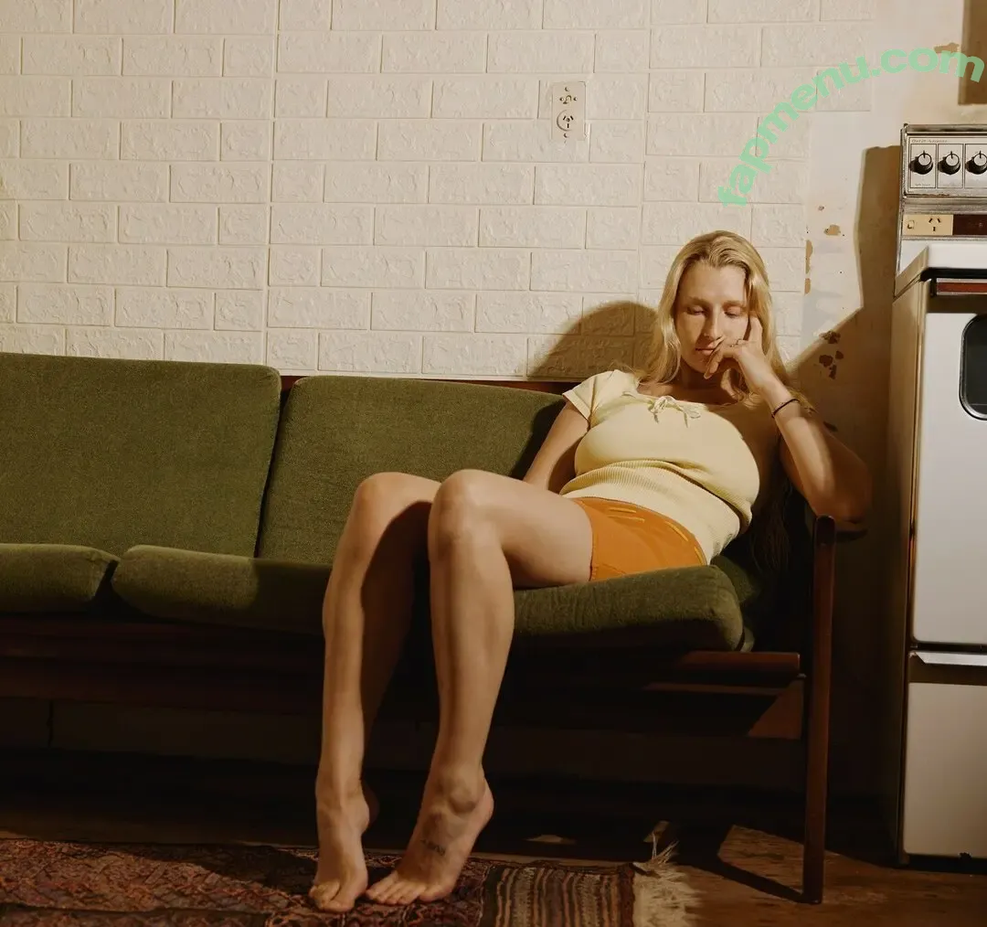 Billie Marten nude photo #0010 (billiemarten)