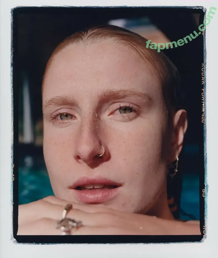 Billie Marten nude photo #0014 (billiemarten)