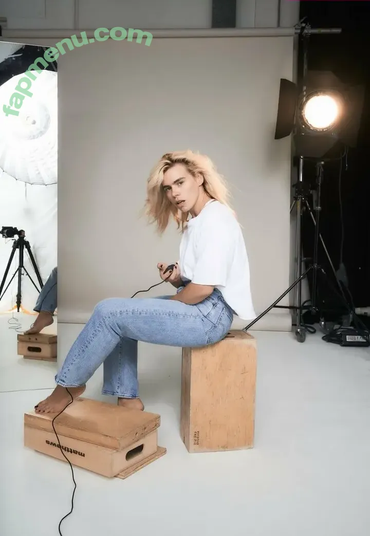 Billie Piper nude photo #0591 (billiepiper)